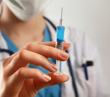 Вакцинация от короновируса перестанет быть обязательной для медиков
