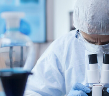 Российские специалисты разрабатывают первый клеточный препарат против меланомы