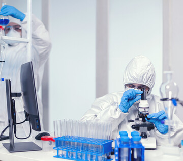 Фармкомпаниям запретят напрямую платить врачам за клинические исследования