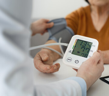 Врачи будут ежедневно проверять показатели пациентов с диабетом и артериальной гипертензией