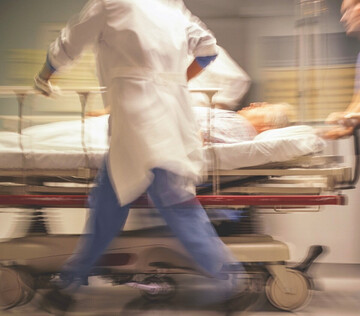 Работники скорой смогут проводить вмешательства без согласия пациента при смертельной угрозе